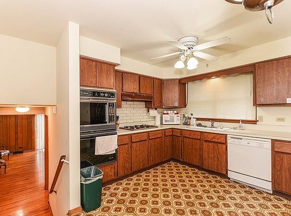 5th image of 10936 S Kenton Ave