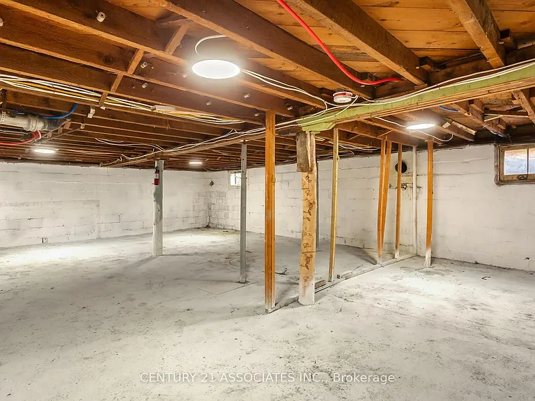 48 King St — Photo 36