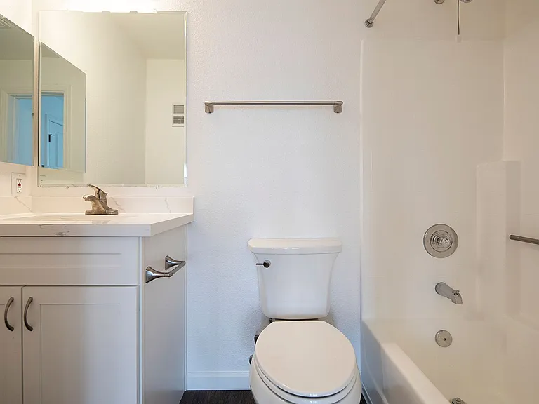 Mission Pacific Apartments — Photo 117
