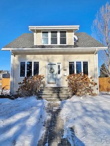 332 3rd St SW, Rugby, ND, 58368
