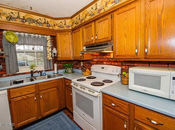 3rd image of 524 W Parsons Ave