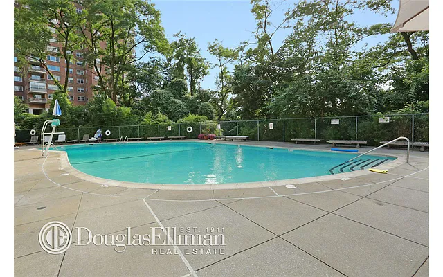 Sold by Douglas Elliman | media 21