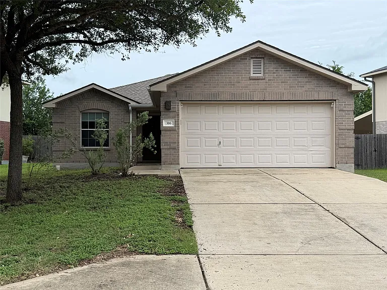 316 Meadow Park Dr — Photo 2