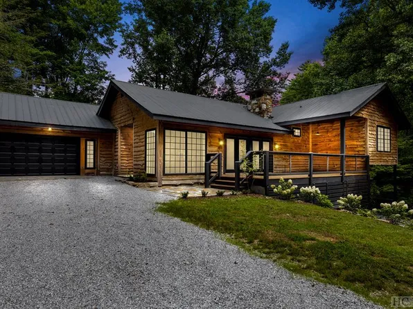 760 Cashiers Lake Rd, Cashiers, NC 28717