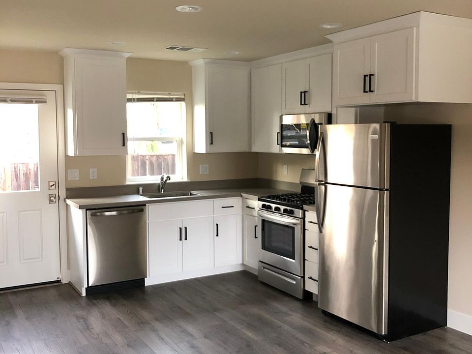 1st image of 185 Hacienda Dr