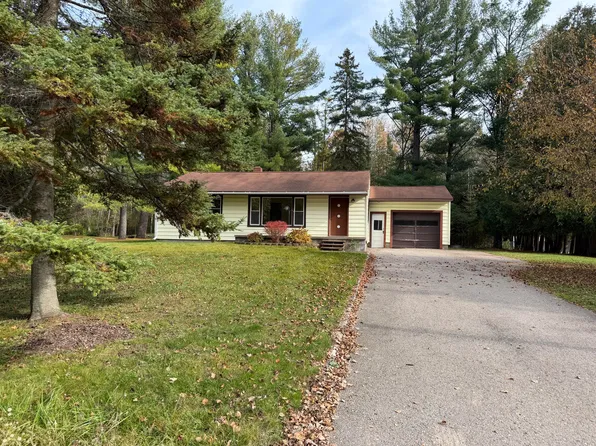 1115 Lake Winyah Rd, Alpena, MI 49707