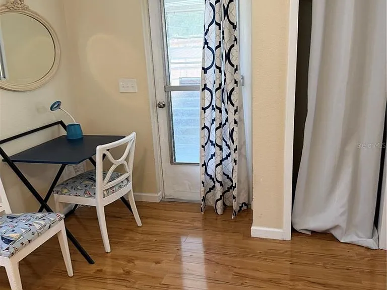 270 S Maple St — Photo 10