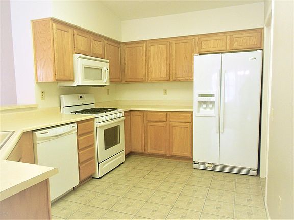 4th image of 18643 N 136th Dr