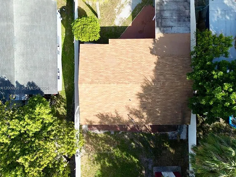 525 NW 15th Ter — Photo 6