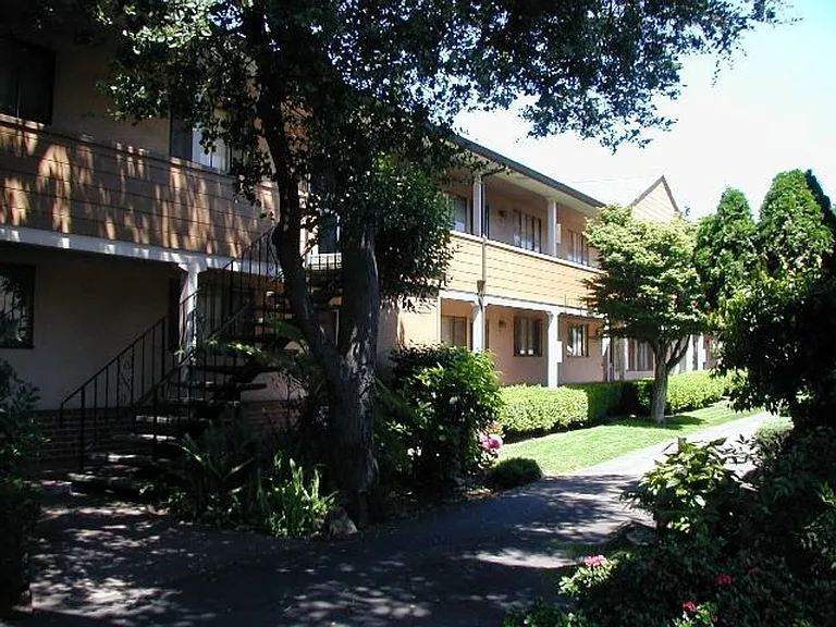 905 Santa Clara Ave #P — Photo 8