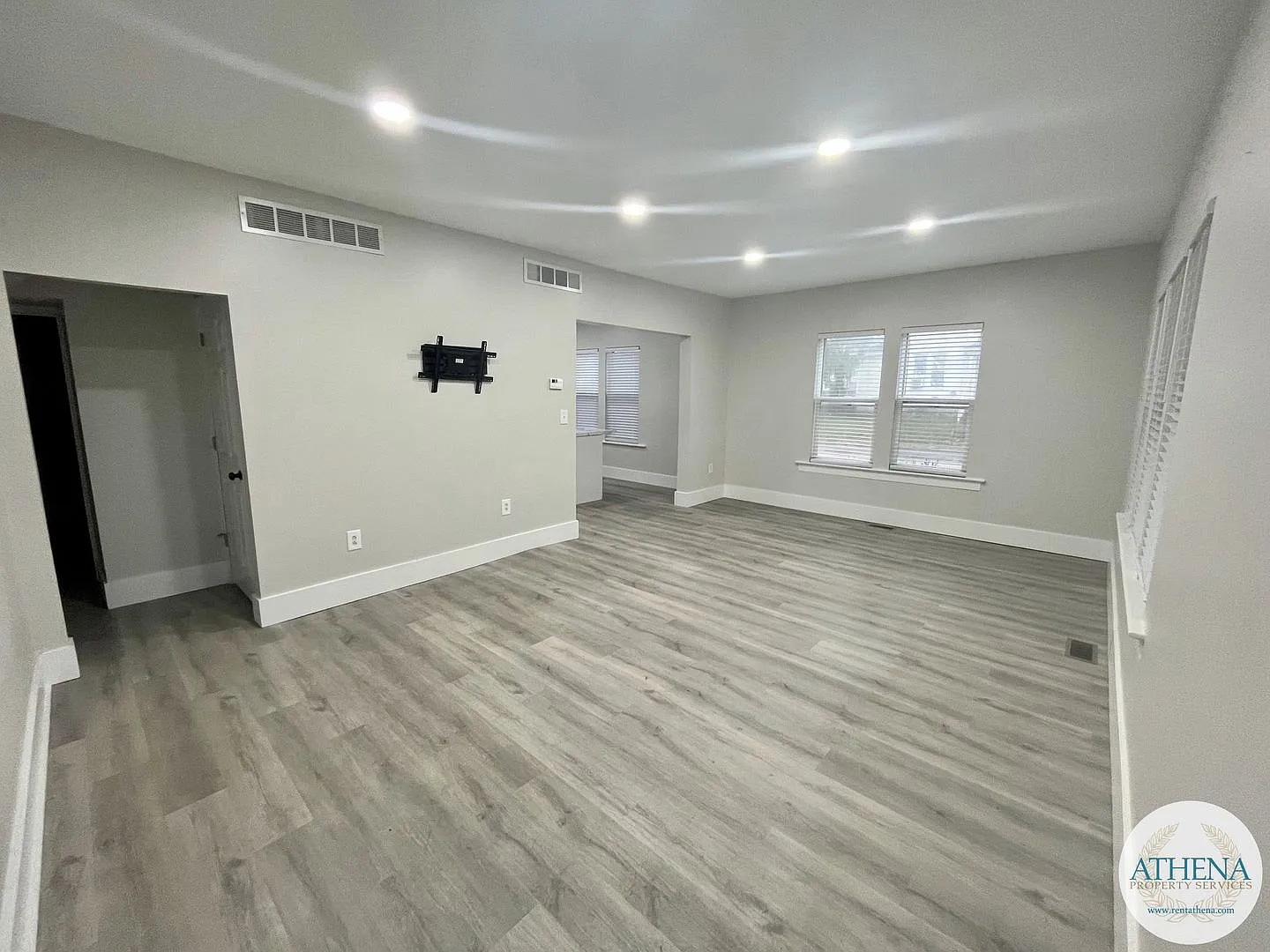 5 Bedroom / 2 Bath House - Near Semo's Campus, W/D & Lawn Care Included — Photo 2