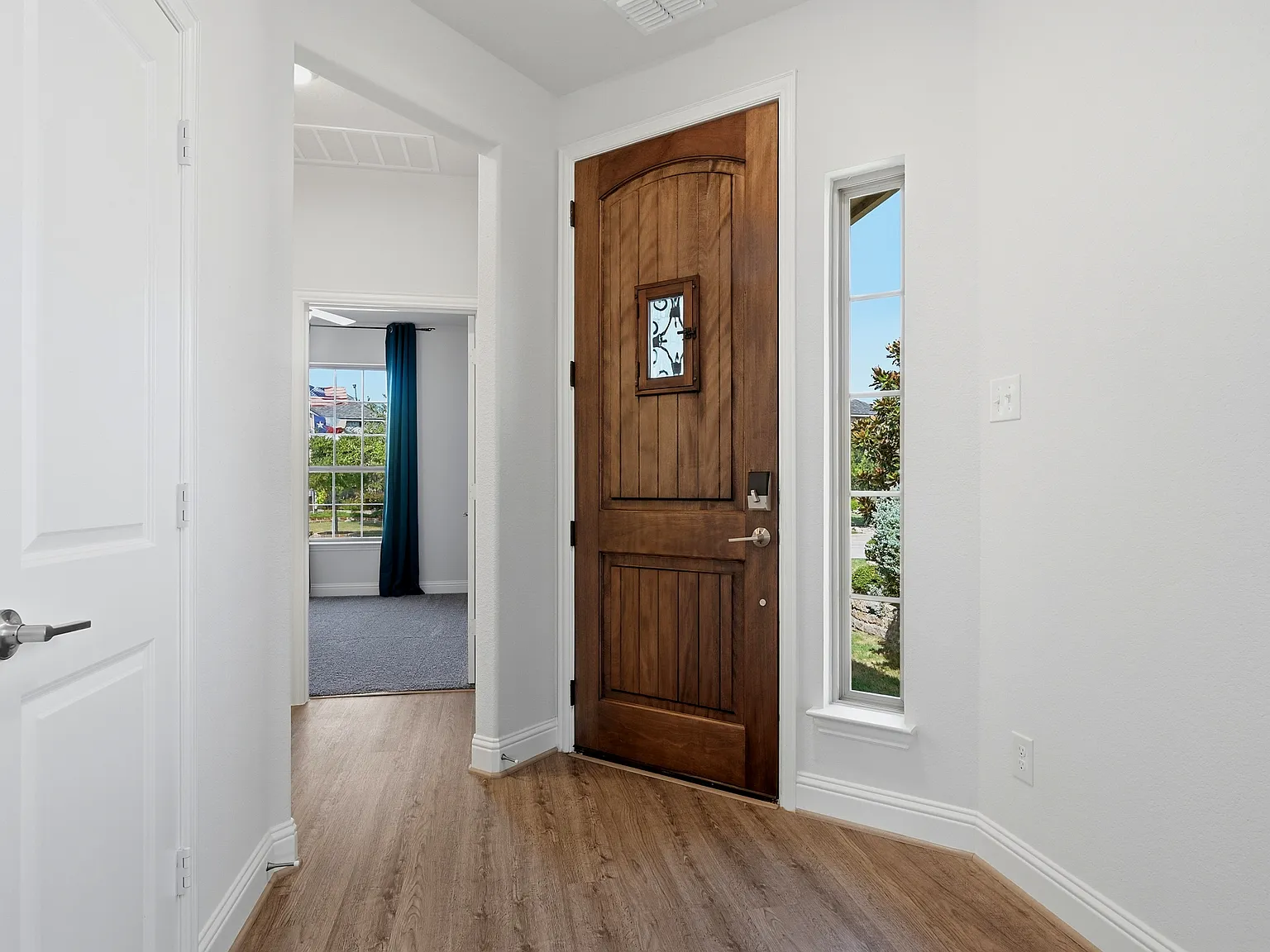 2 bed, 1677 sqft, $2,700 — Photo 3