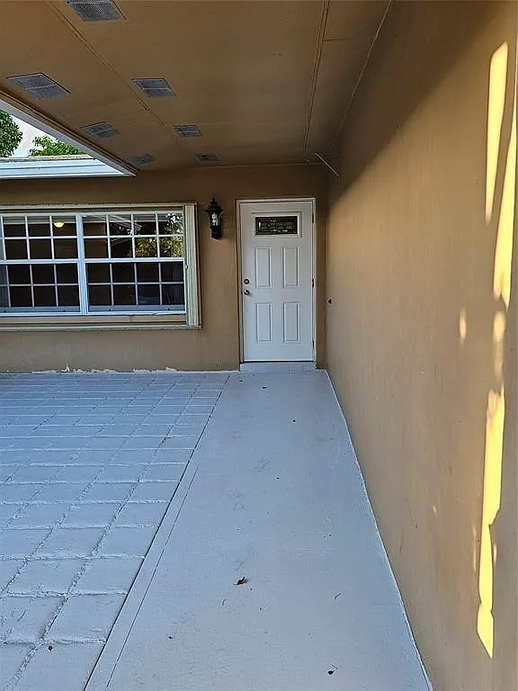 4 bed, 2.0 bath, 2025 sqft, $3,650 — Photo 4