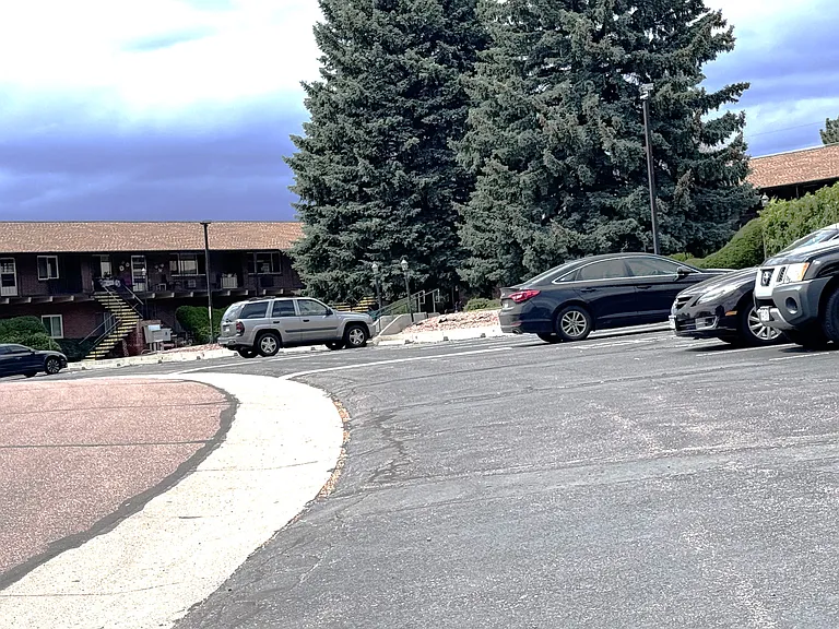 434 Valley Hi Cir #B24 — Photo 29