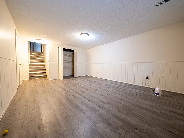 2416 Queens Dr — Photo 9