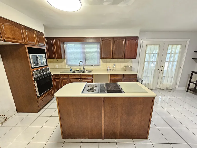 49 Decew Woods Ct #1 — Photo 7