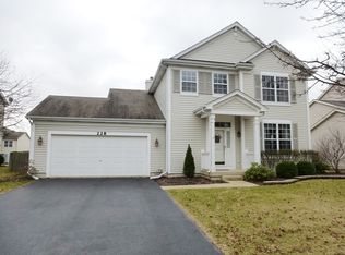 228 Ashcroft Ln, Oswego, IL 60543