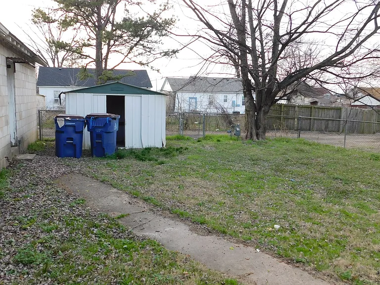 1525 N Greenwood Ave — Photo 9