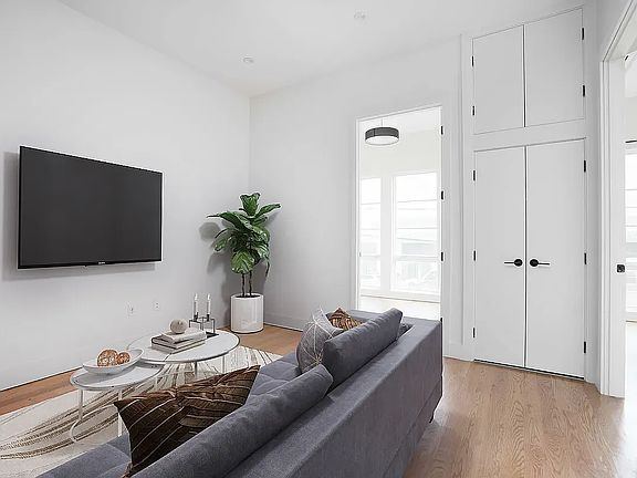 3rd image of 109 Bruckner Blvd #300