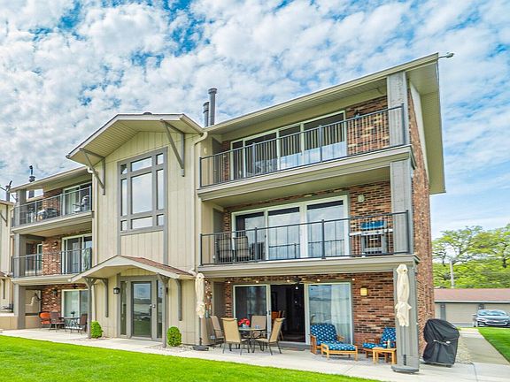 5th image of 8121 Lake Shore Dr APT 6