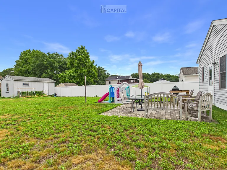 21 Otis St — Photo 3