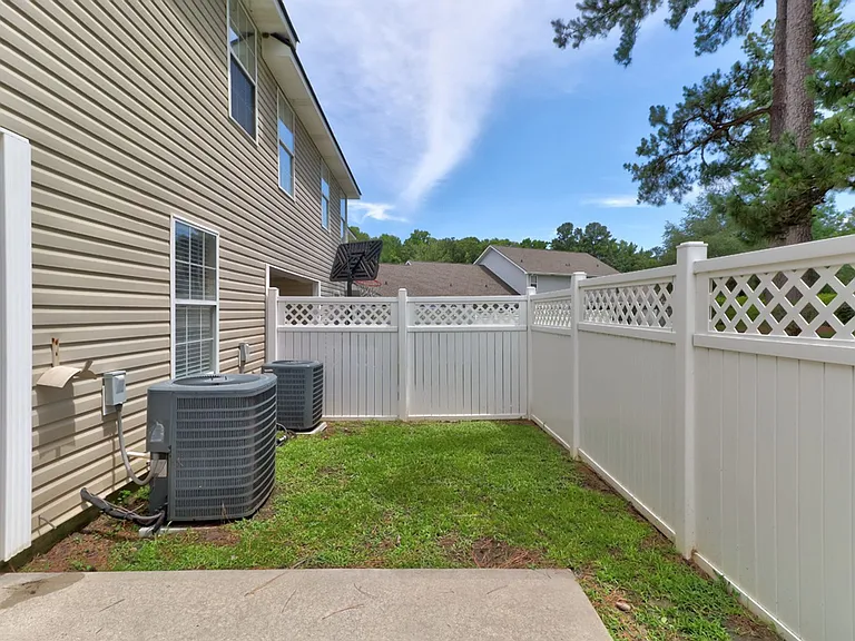 1014 Towne Park Dr — Photo 23