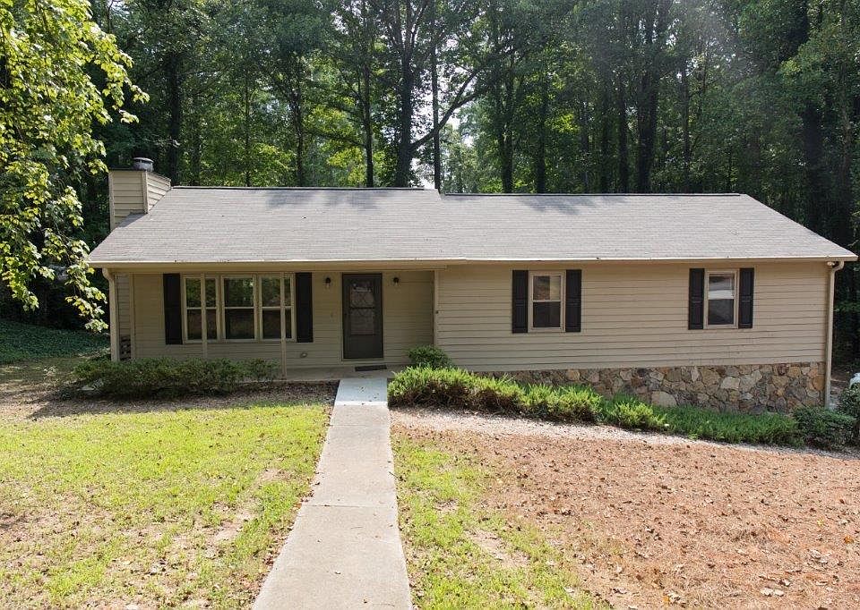 Cute 4 bed/2 bath house with huge basement on private cul-de