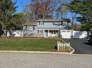 15 Grace Ln, South Setauket, NY 11720