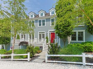 29 Point St, Provincetown, MA 02657