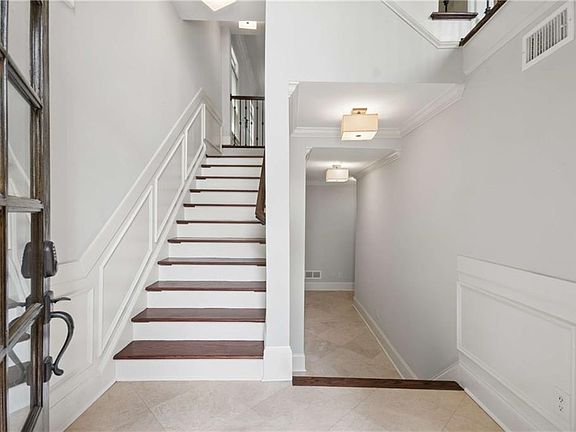 4th image of 1928 Saxon Valley Cir NE