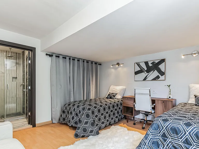 10304 Marcus Ave — Photo 16