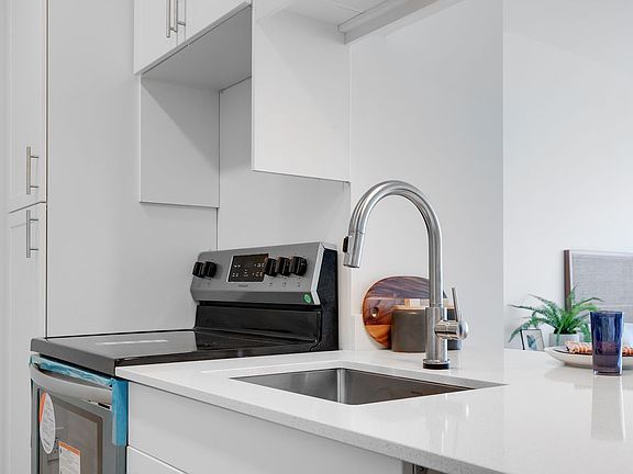 3rd image of 507 E Main St #303-306