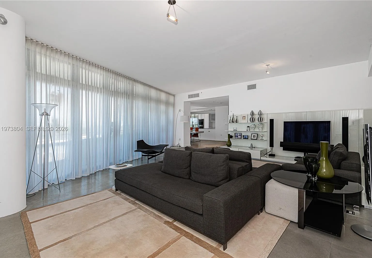 Gorlin At Aqua Condo — Photo 3