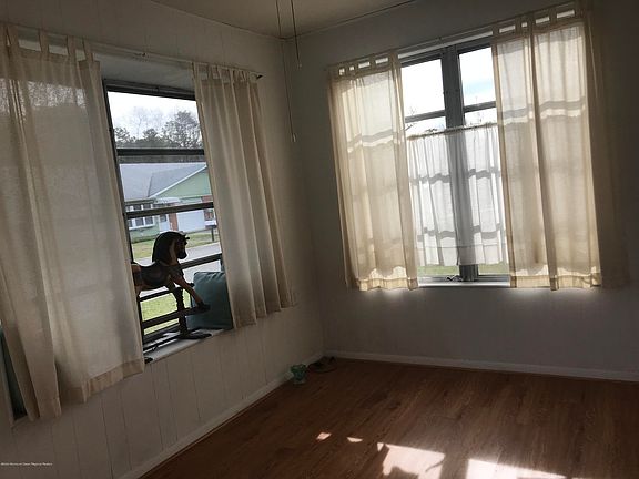 3rd image of 19A Franklin Pl