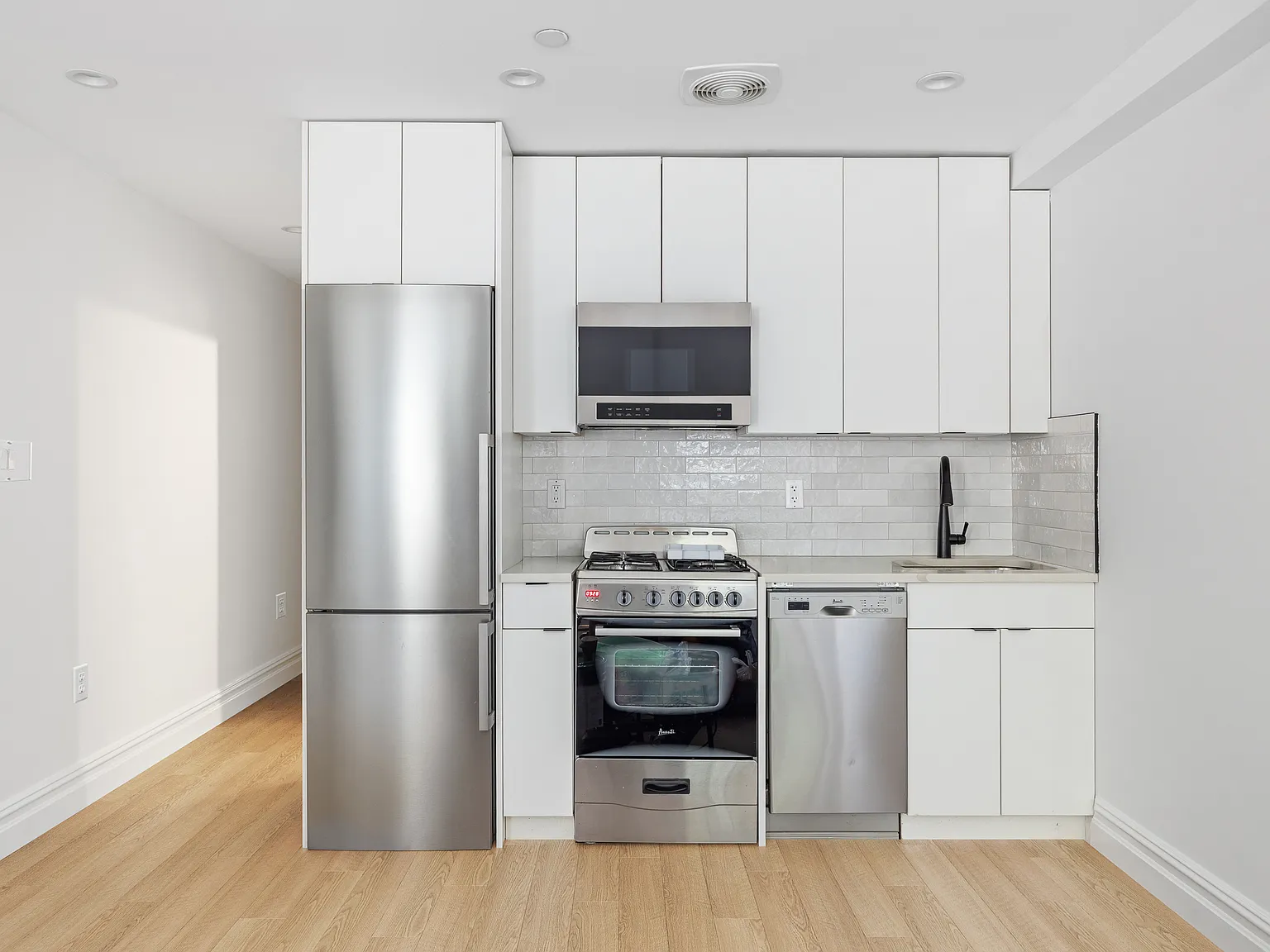 681 Saint Marks Avenue — Photo 2