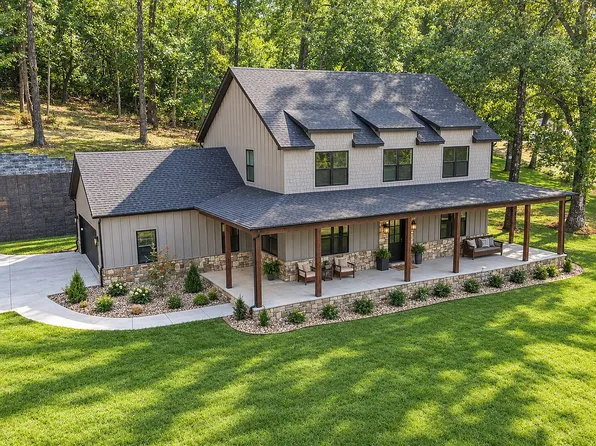 1902 N Double Springs Rd, Fayetteville, AR 72704