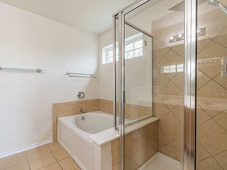 13803 Laramie Hl — Photo 23