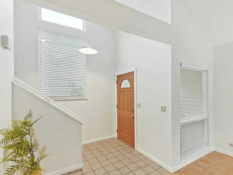 325 E 8th St #WHOLE HOUSE — Photo 5