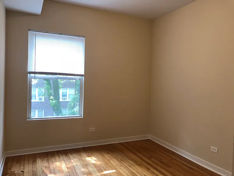 6973 N Greenview Ave — Photo 8