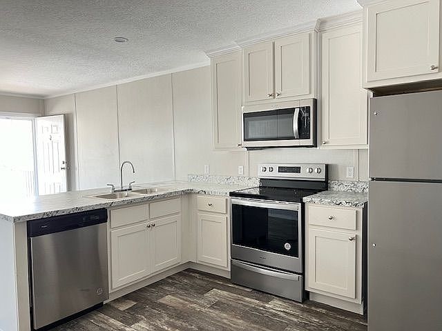 1st image of 387 Stone Hill Dr