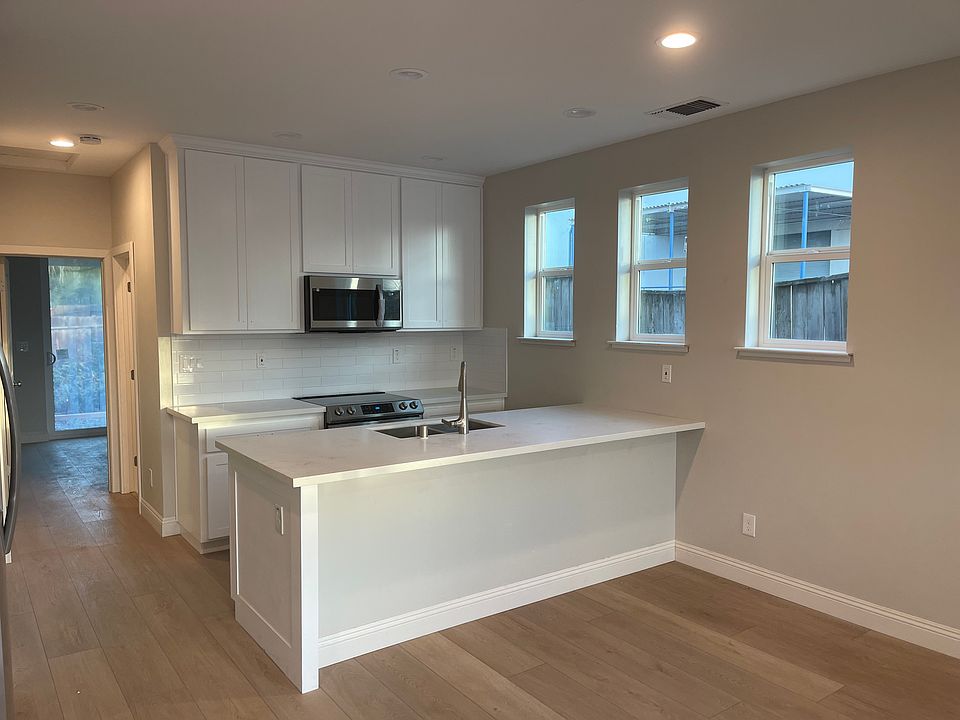 1st image of 3009 Notre Dame Dr