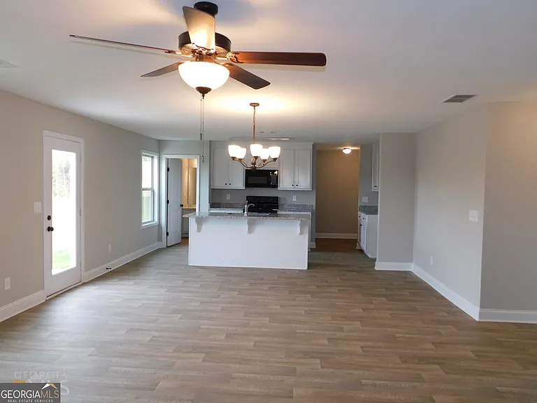 2214 Savannah Dr — Photo 6