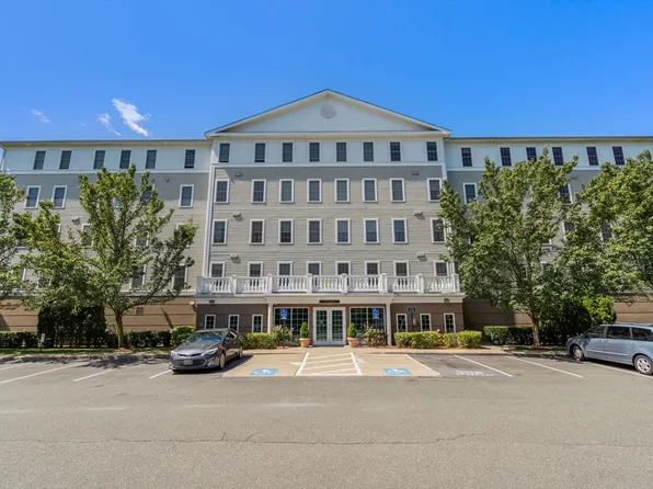 10 Crowninshield St Unit 408, Peabody, MA 01960