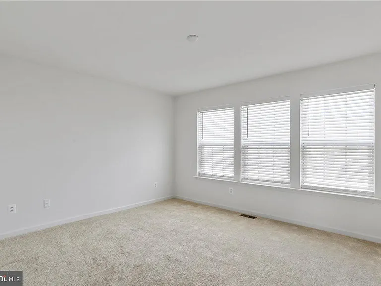100 Stafford Pl — Photo 16