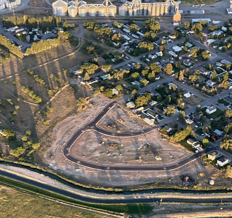 1st image of 700 1st E