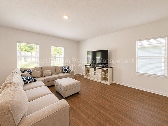 4th image of 161 Chesterwood Rd