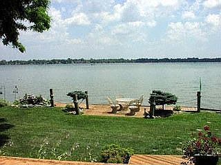 Located on 600+ acre Walled lake