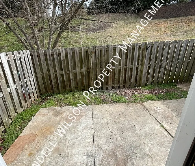 2800 Gross Ave — Photo 7