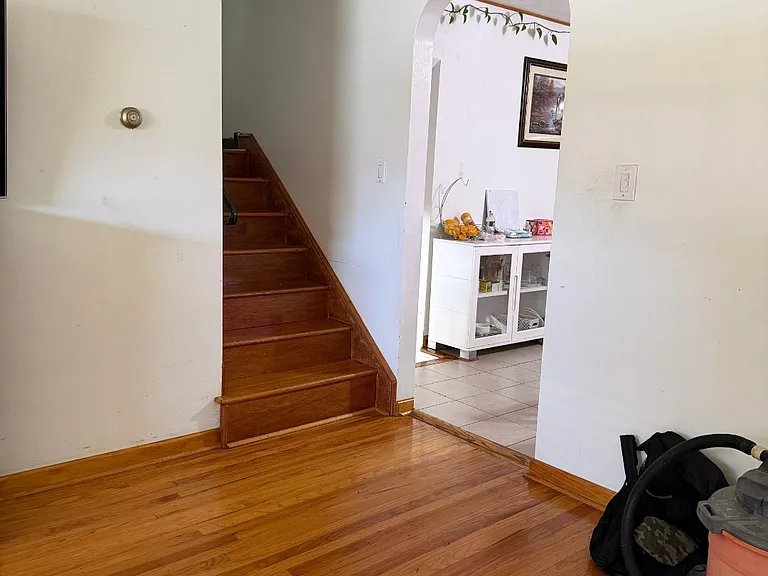 5917 Roosevelt Ave — Photo 7