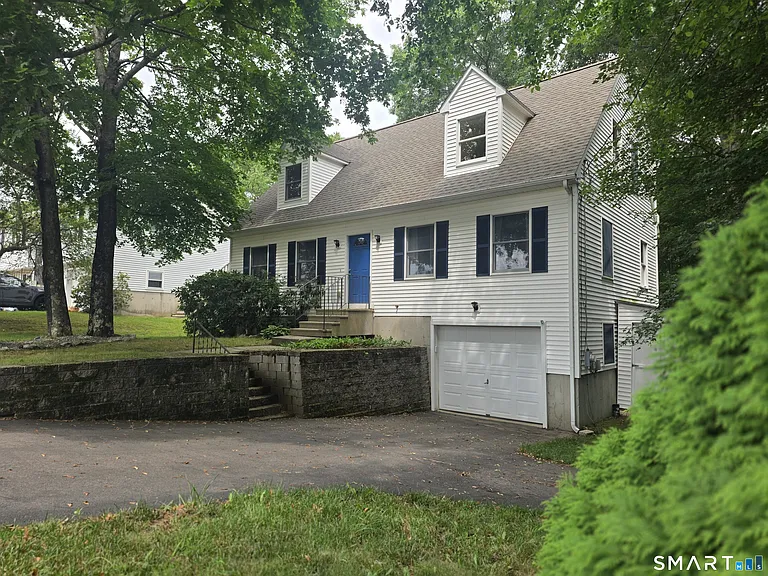 15 Elizabeth Dr — Photo 2